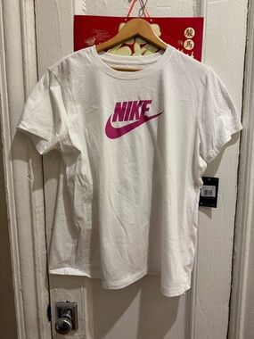 New Nike  T-Shirt Size XL